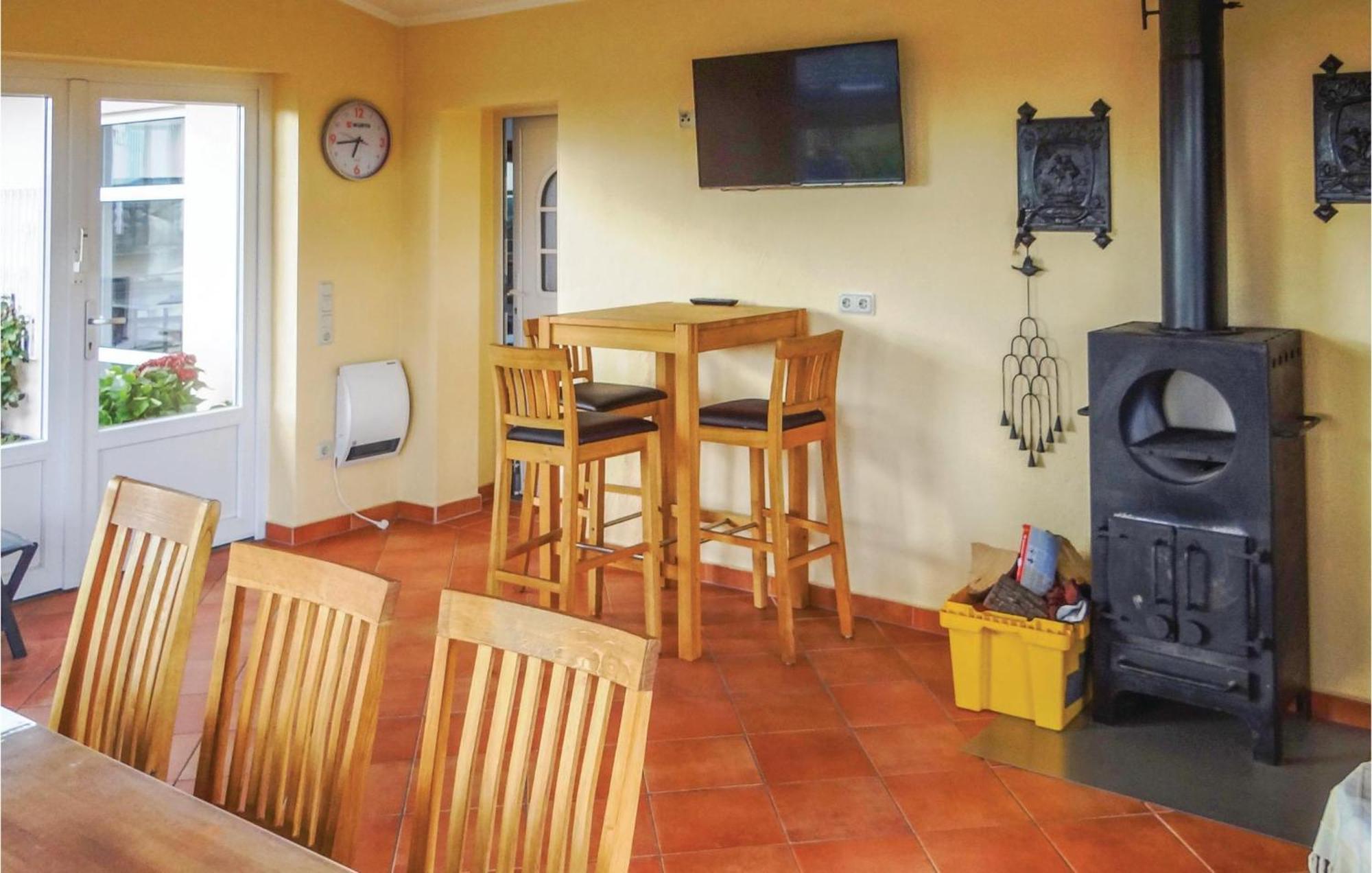 Amazing Apartment In Karlshausen With Kitchen Ngoại thất bức ảnh